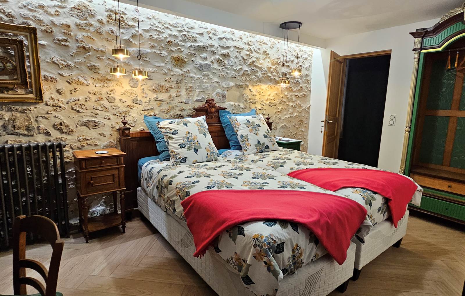 CHAMBRE RDC 2 LITS 90-carousel