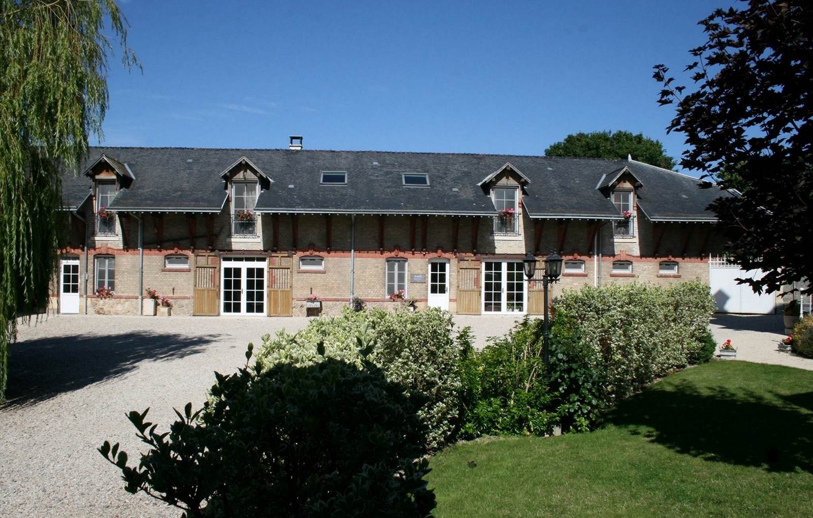 La façade de la Closerie-carousel