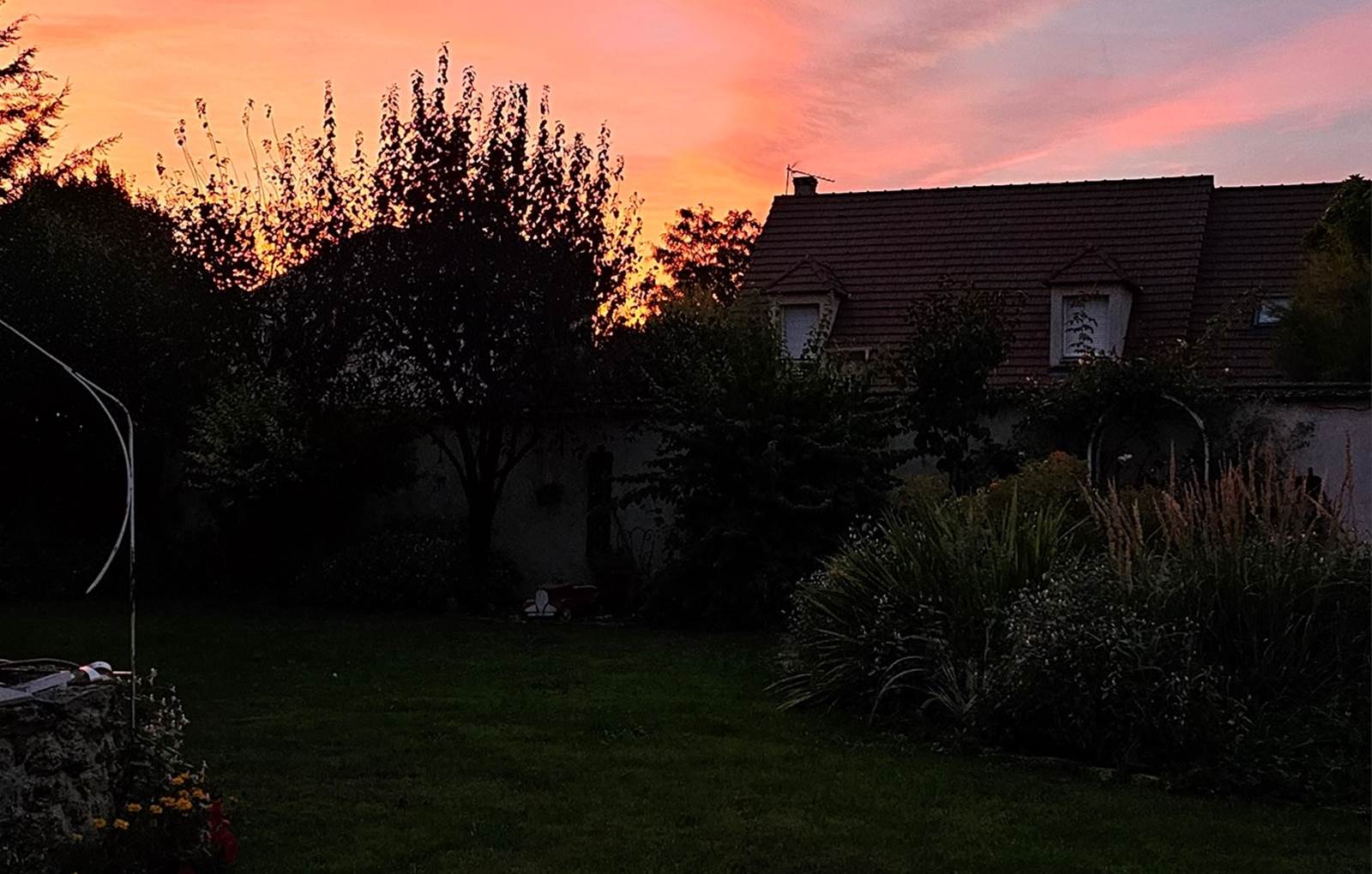 COUCHER DE SOLEIL VU DE LA VERANDA-carousel