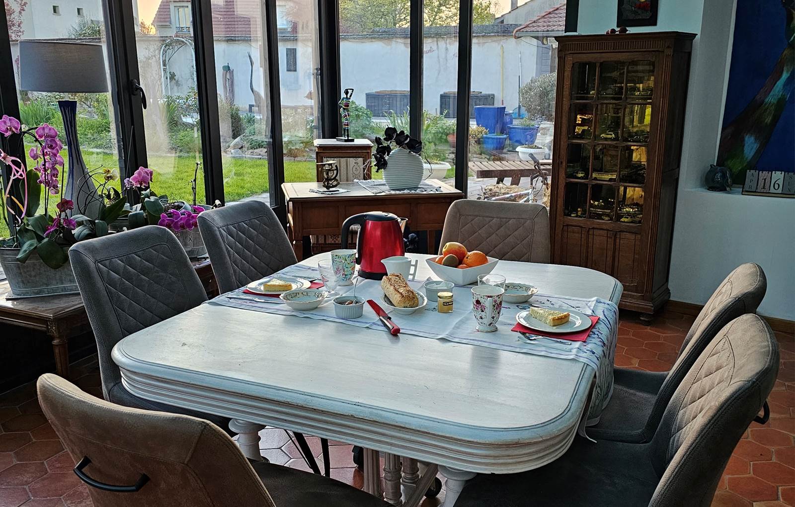 PETIT DEJEUNER DANS LA VERANDA-carousel