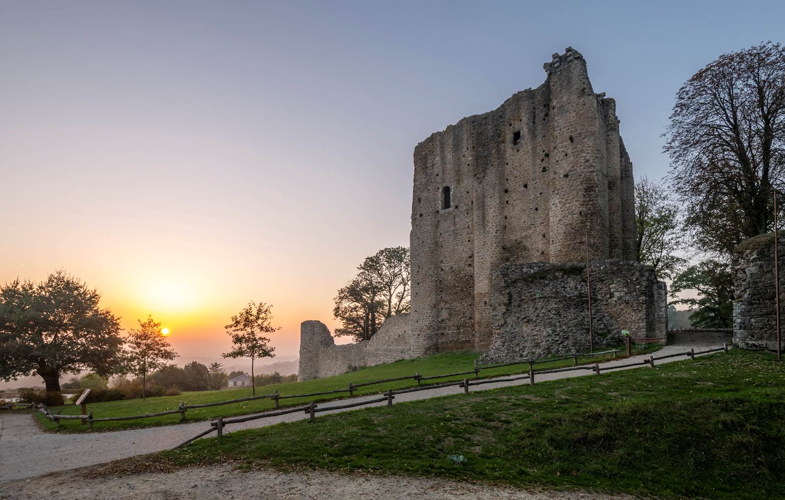 chateau de pouzauges-carousel