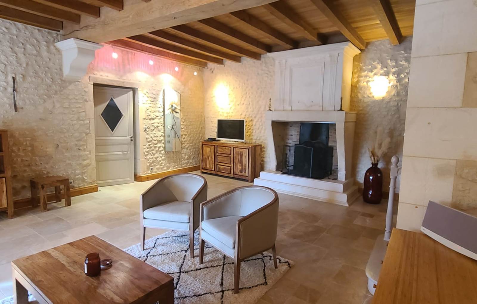 Séjour spacieux et lumineux ,TV satellite-carousel