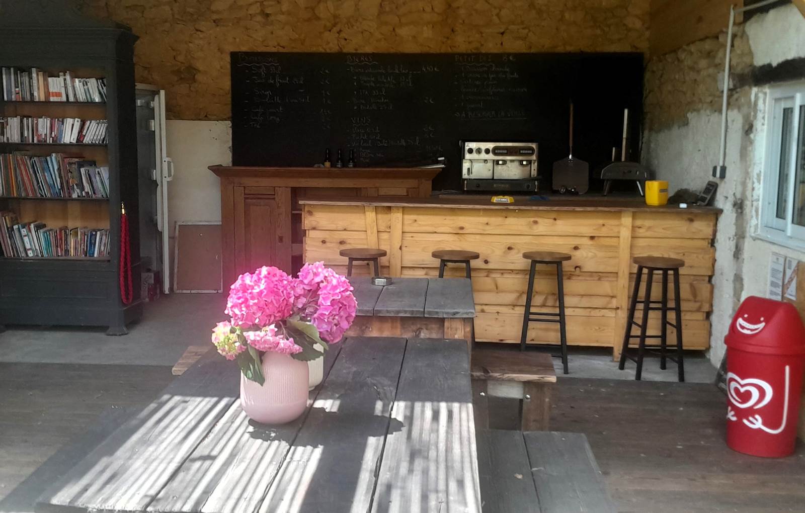 Domaine_de_Calabel©_Pouylebon_vacances_piscine_gers_buvette-carousel