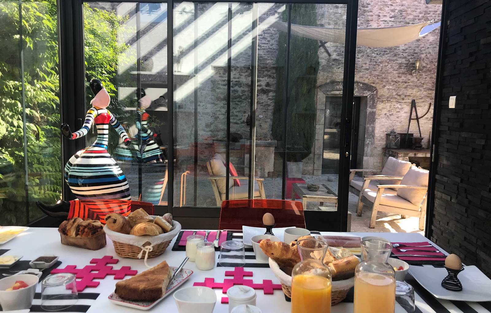 Petit déjeuner dans la véranda-carousel