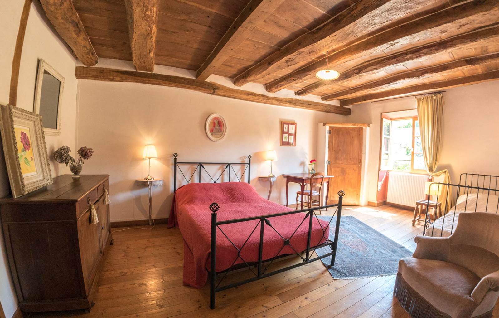 Chambre "Bois" - 1 lit double et 1 lit simple-carousel