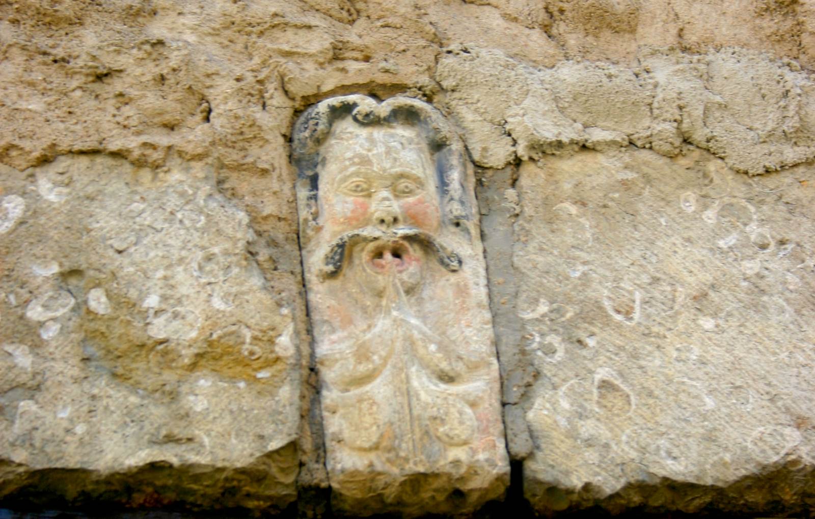 les rues médiévales surveillées de Nolay, près de Beaune-carousel
