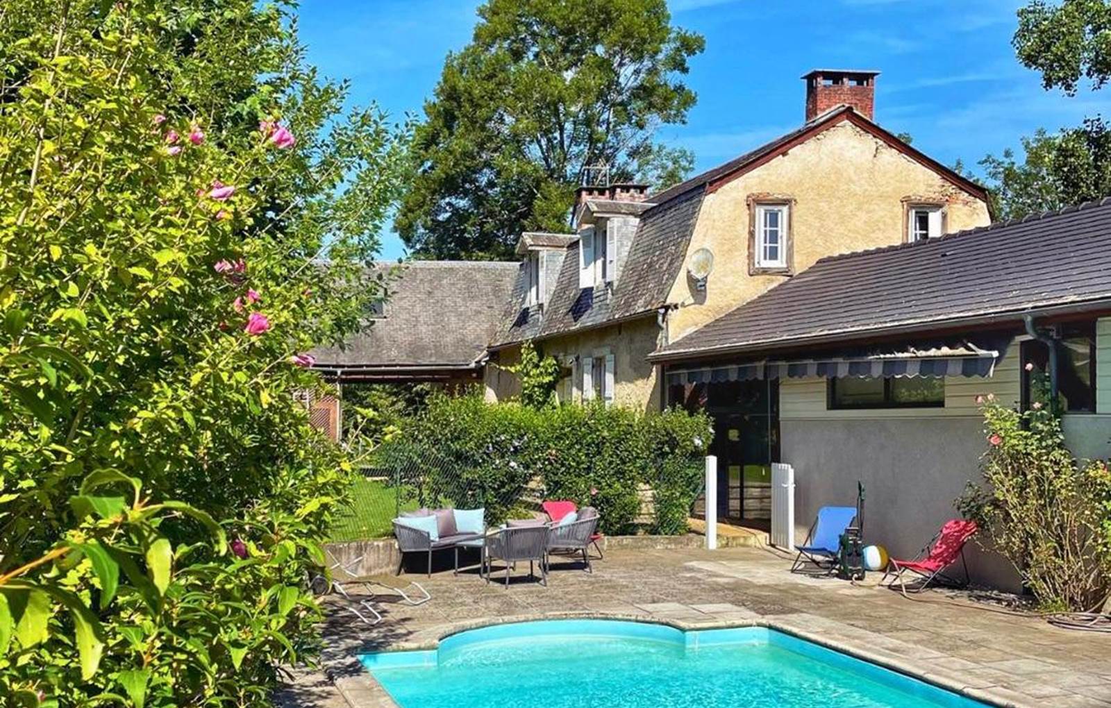 Le coin salon de la piscine-carousel