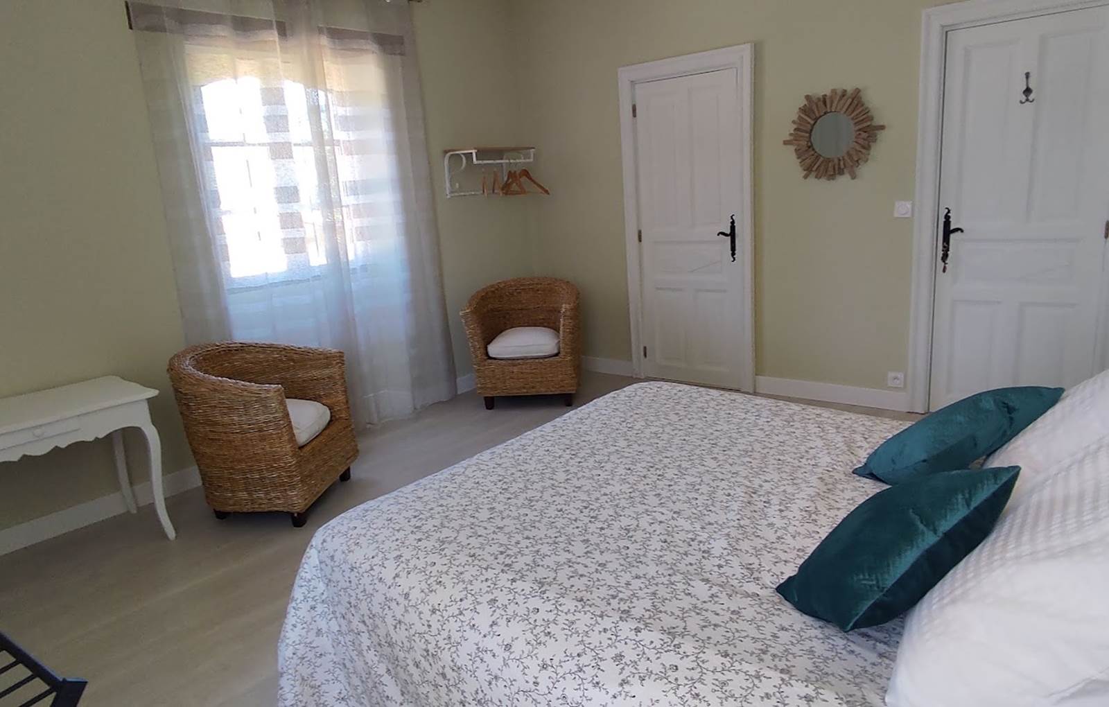 Domaine les Garrigues Chambre du Pigeonnier-carousel