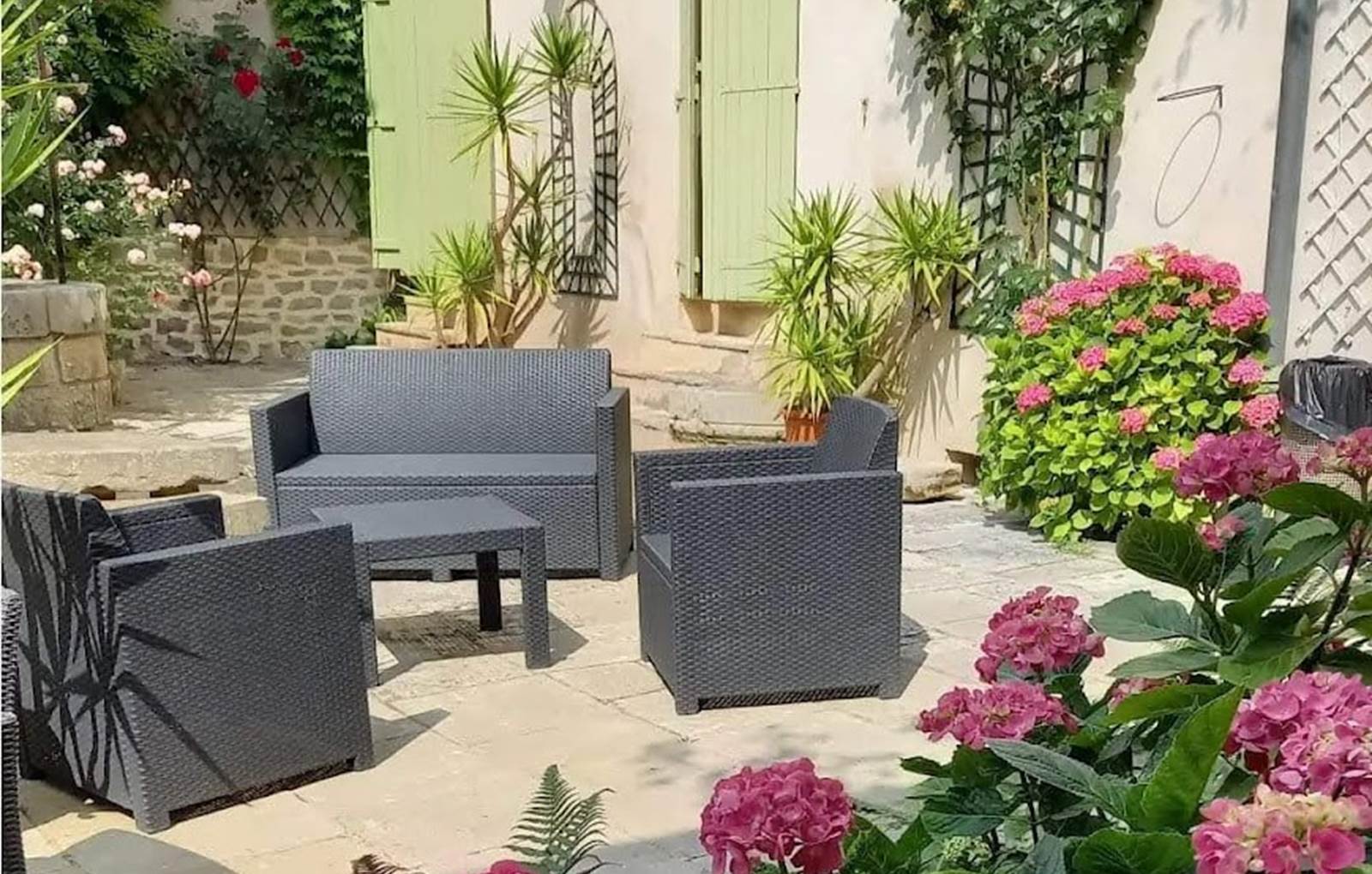 cour interieure-carousel