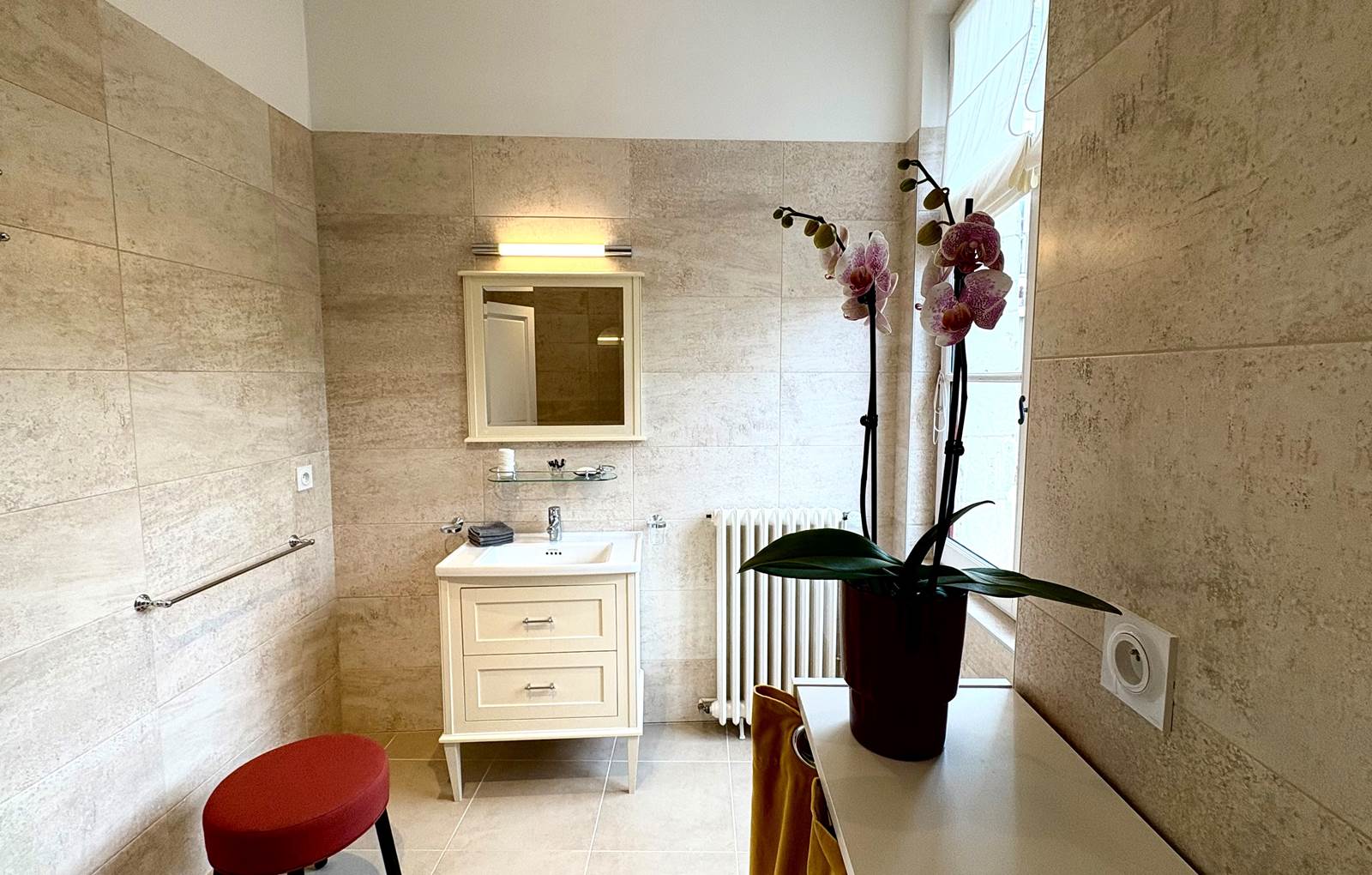 gite-deux-couronnes-chinon-salle de bain-carousel