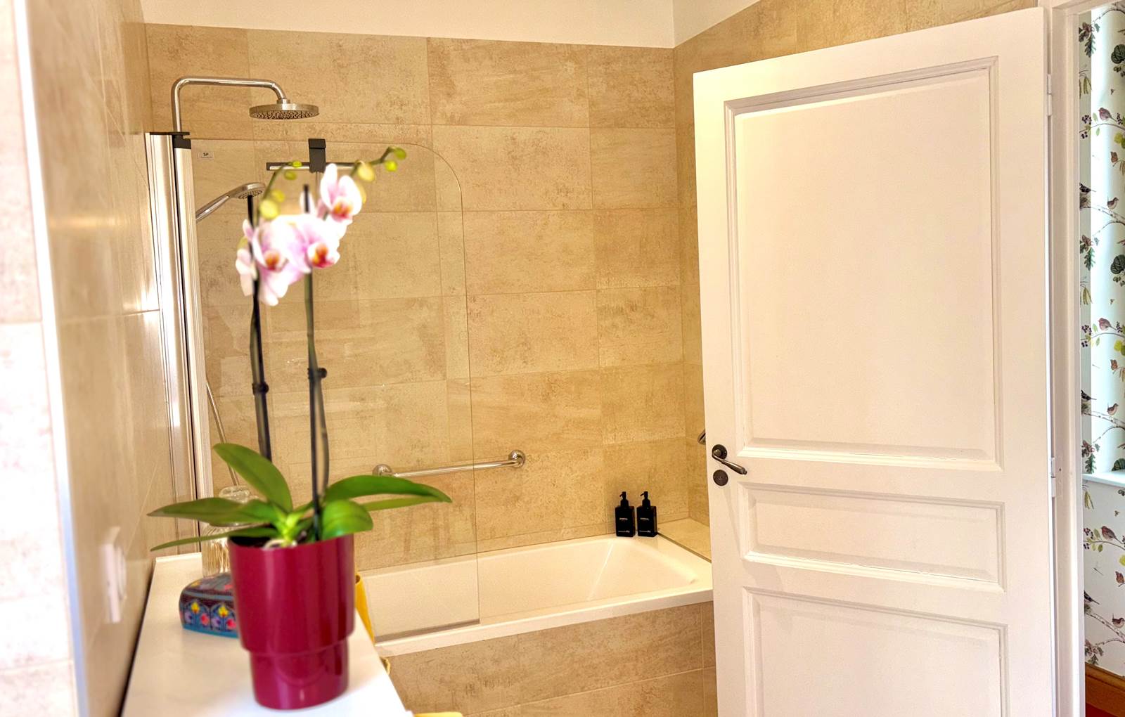 gite-deux-couronnes-chinon-salle de bain 2-carousel