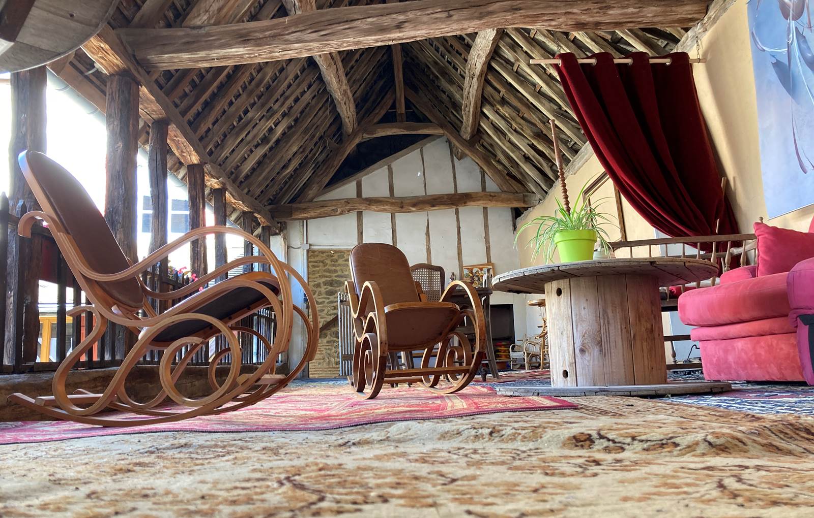 Une maison d'hôte où il fait bon vivre et partager, un petit-déjeuner, un verre, un livre, une conversation ...-carousel