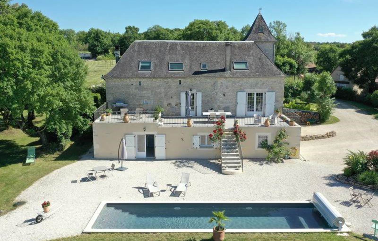 MAISON ET COULOIR DE NAGE-carousel