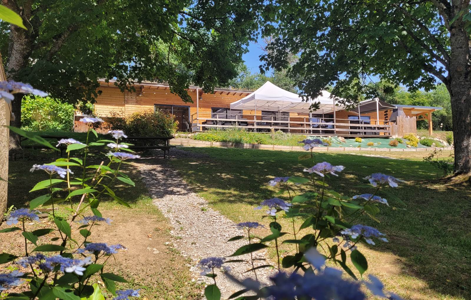 Salle avec terrasse-carousel