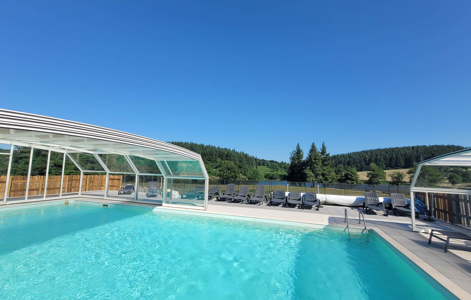 Piscine couverte-carousel