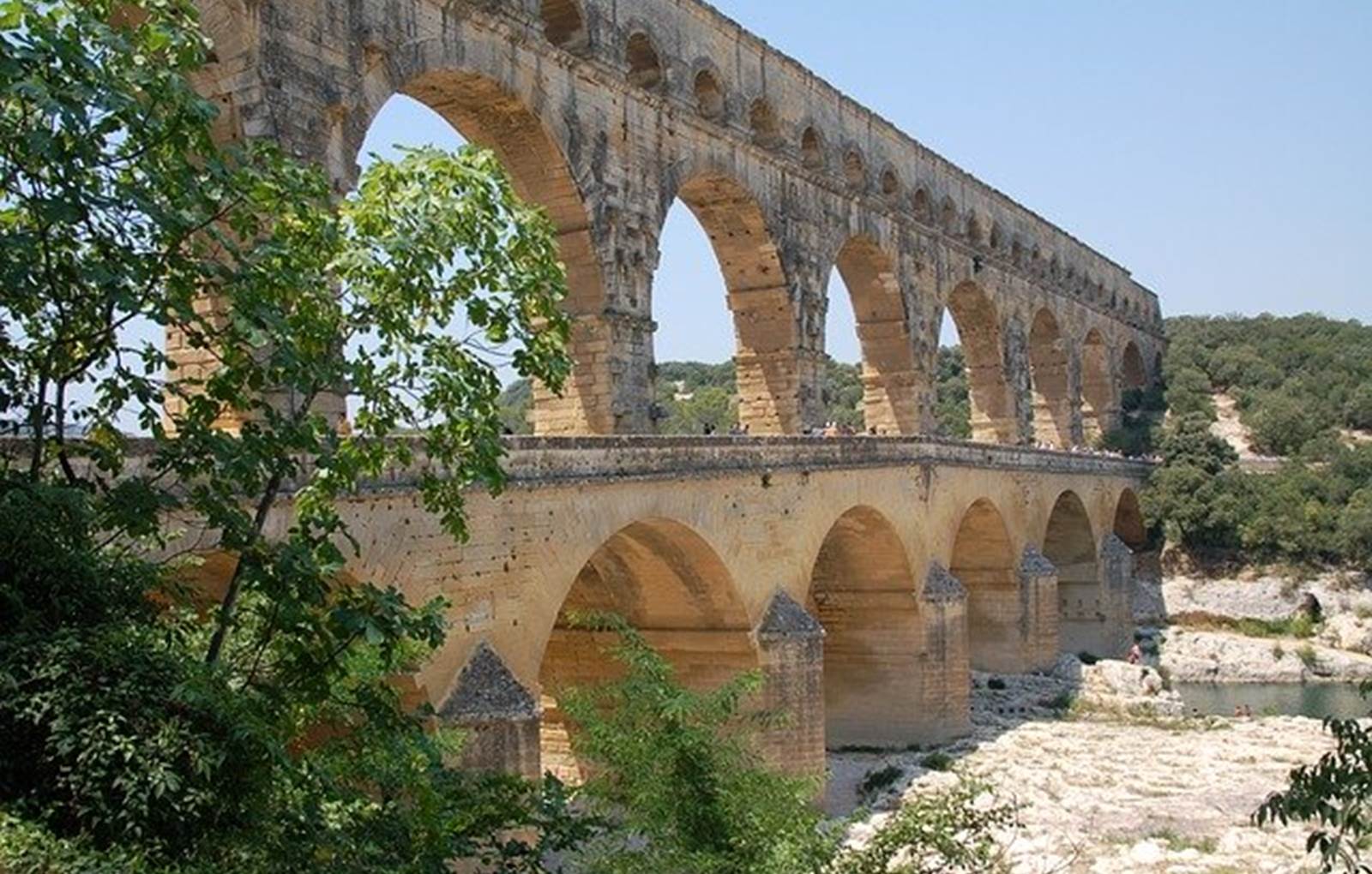 Pont Du Gard UNESCO-carousel