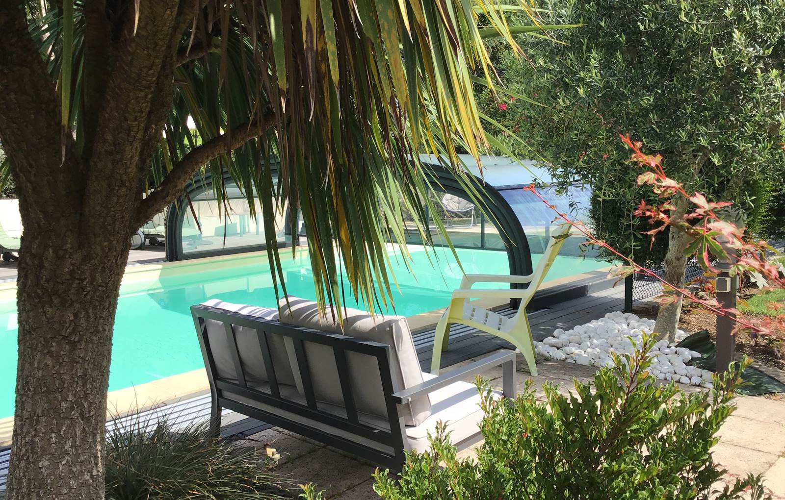 Jardin côté piscine-carousel