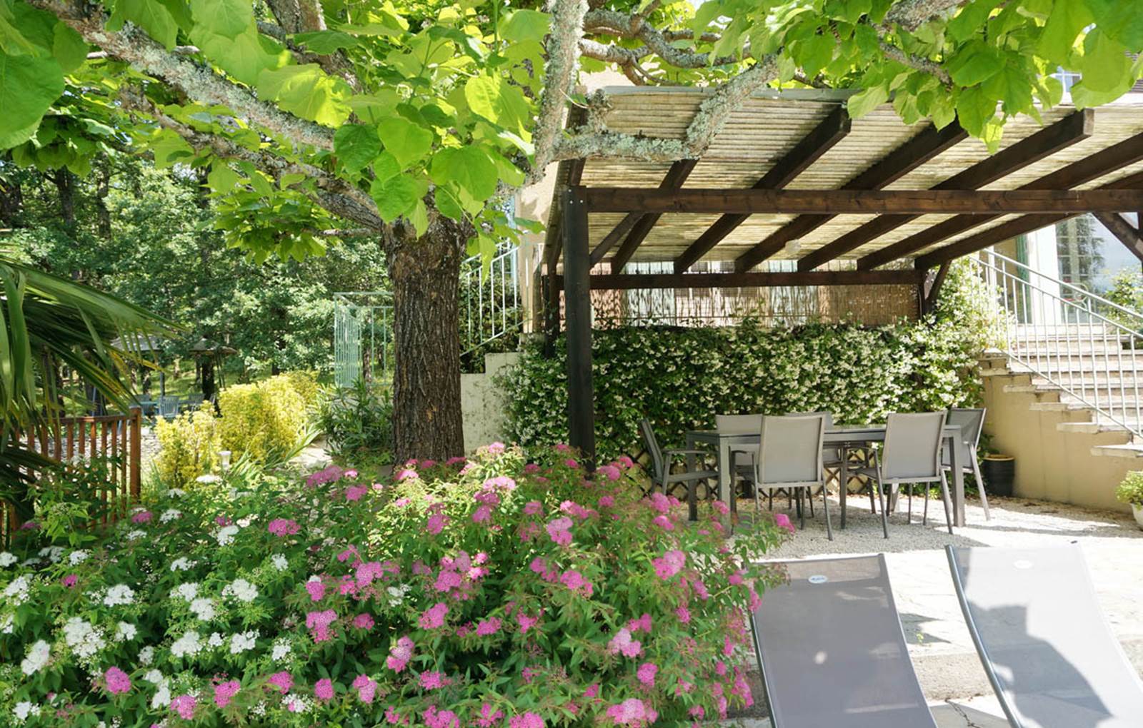 Pergola chambres d'hôtes dordogne périgord Les Feuillantines-carousel