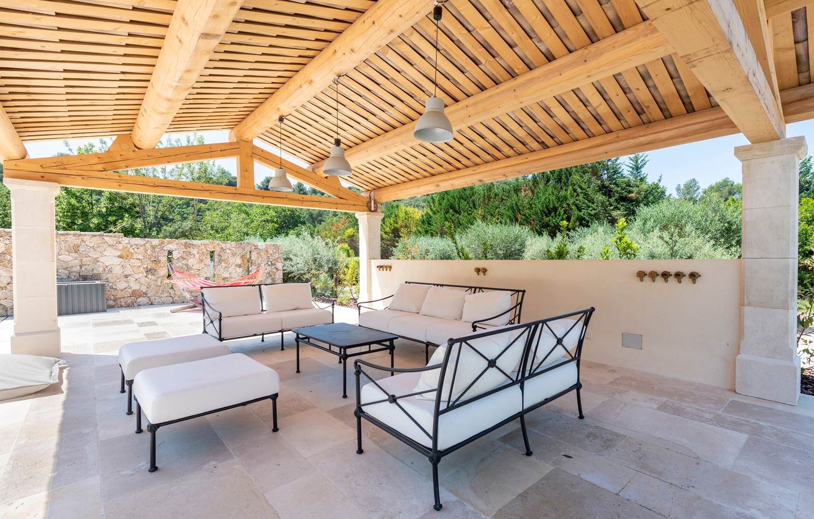 poolhouse_2560-carousel