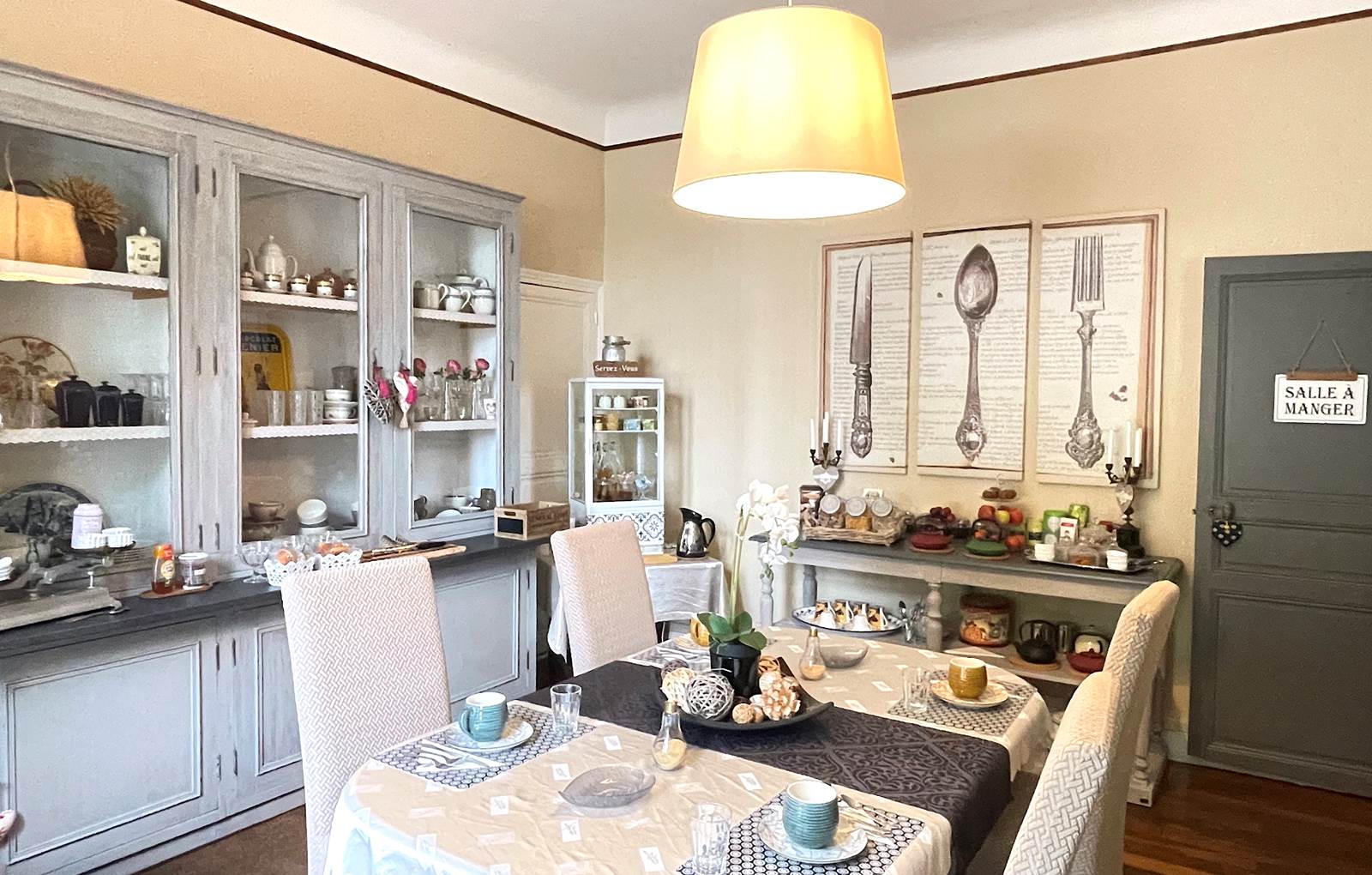 N°3 Salle Petit dej-carousel