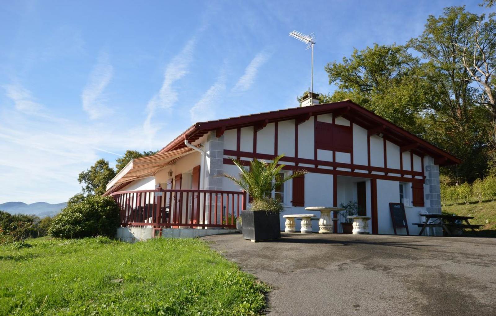 Gite Izarrak_Compostelle_pays basque_façade-carousel