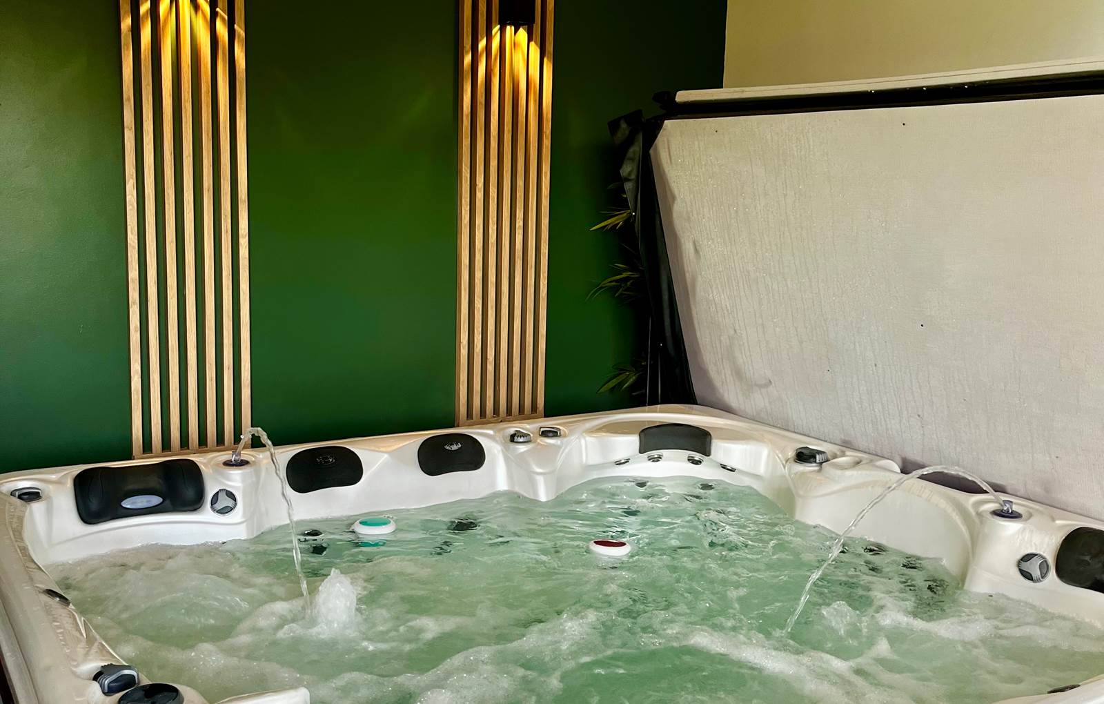 #clossaintjoseph_Jacuzzi_Sauna (3)-carousel