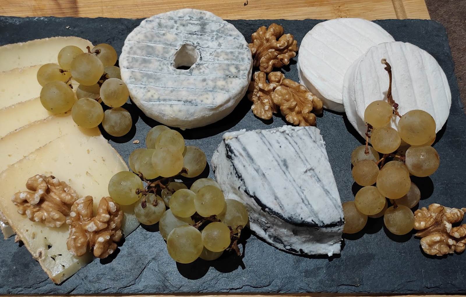 Domaine les Garrigues Plateau de fromages-carousel