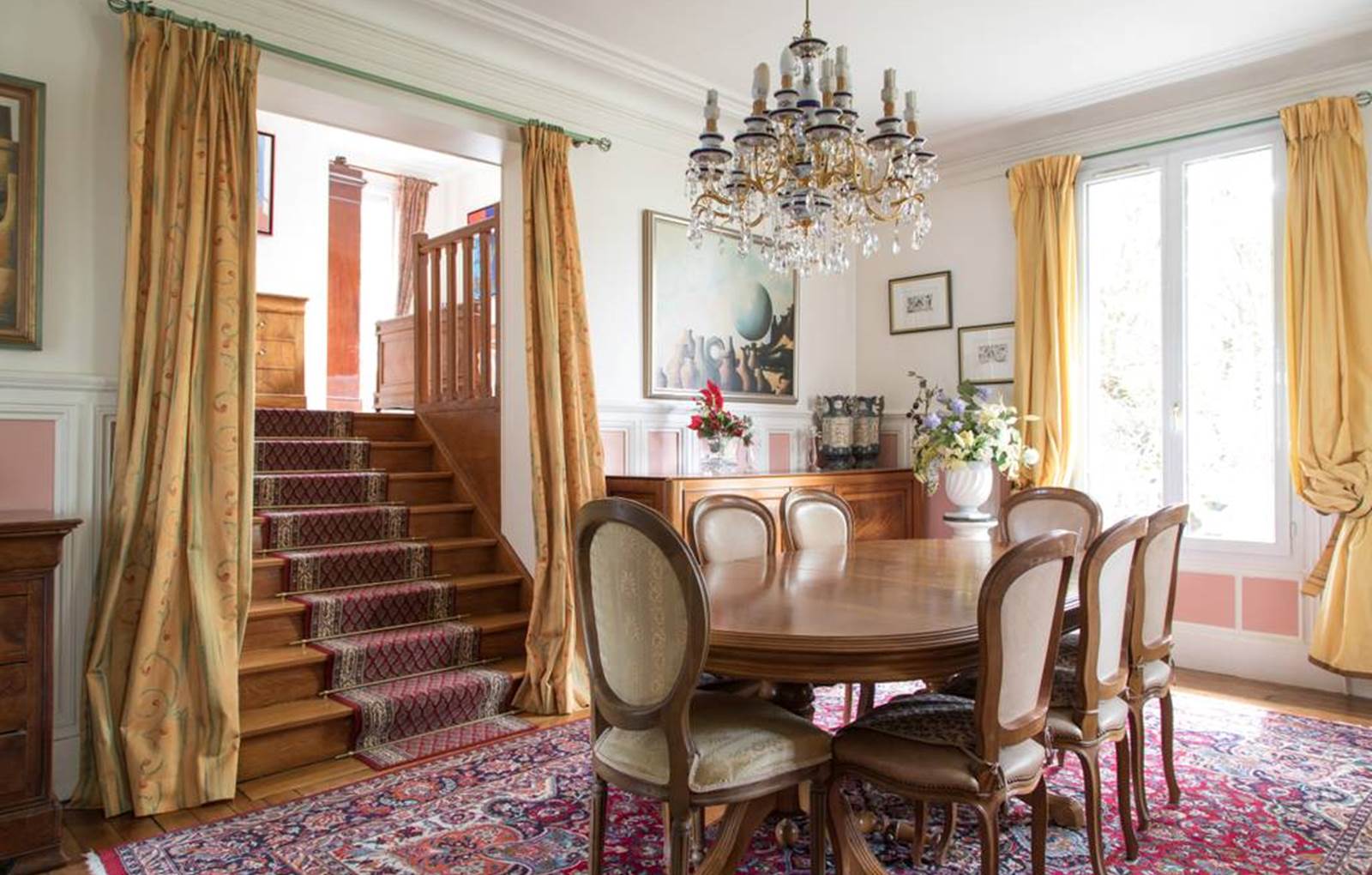 salle à manger et chambre bibliothèque-carousel