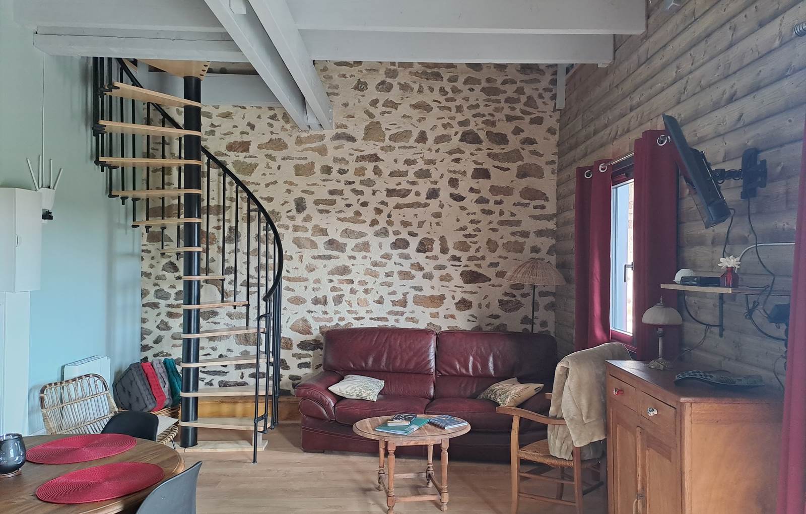 Gîte un petit bout de temps,  le salon-carousel