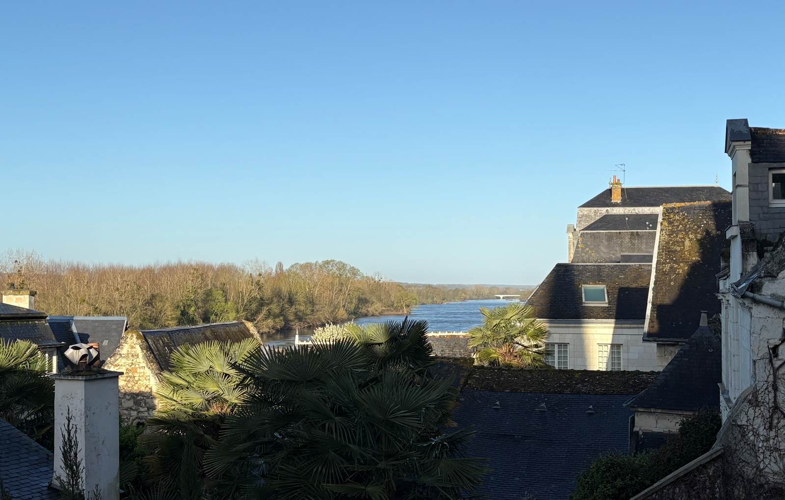 gite-deux-couronnes-chinon-vue vienne-carousel