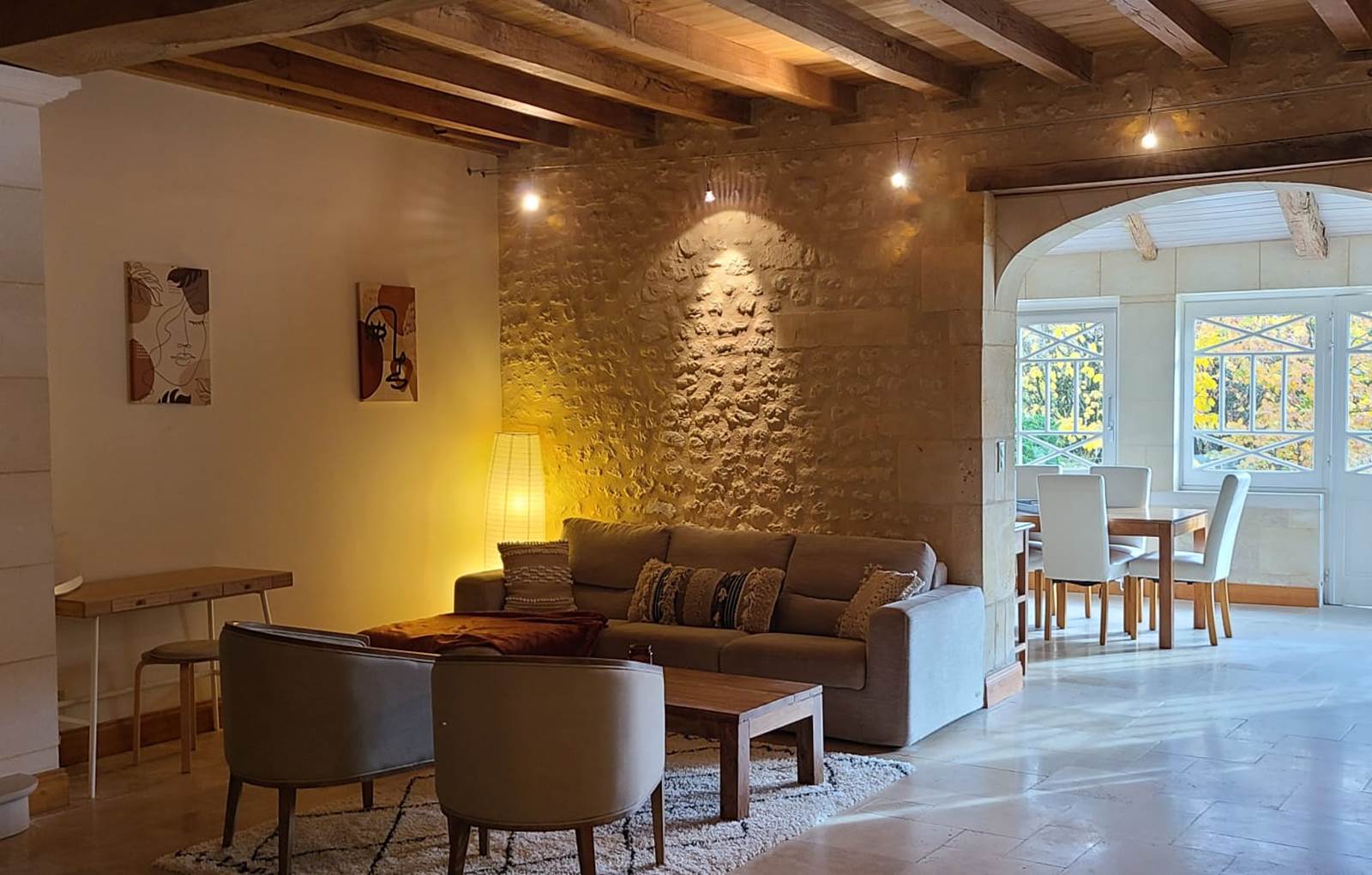 Cuisine ouverte tout équipée  Séjour spacieux et lumineux-carousel