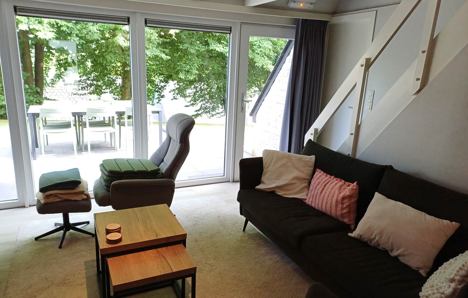 interieur met nieuwe terrasmeubels (1)-carousel