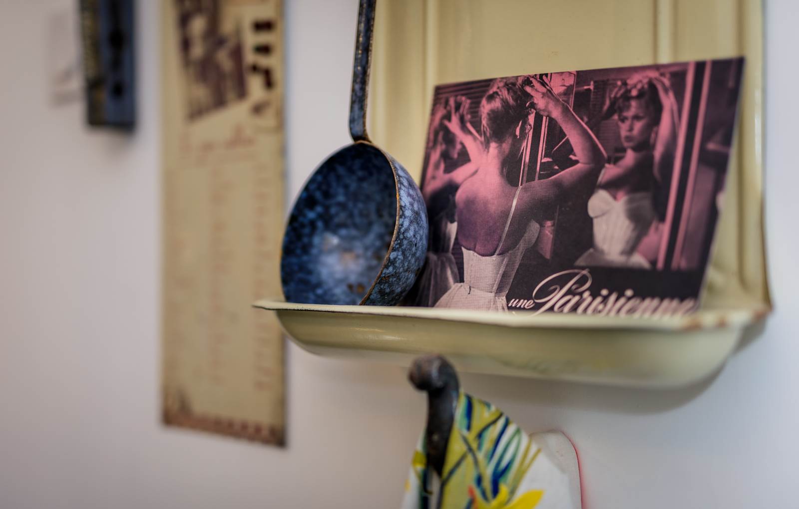 A Salon detail 2-carousel