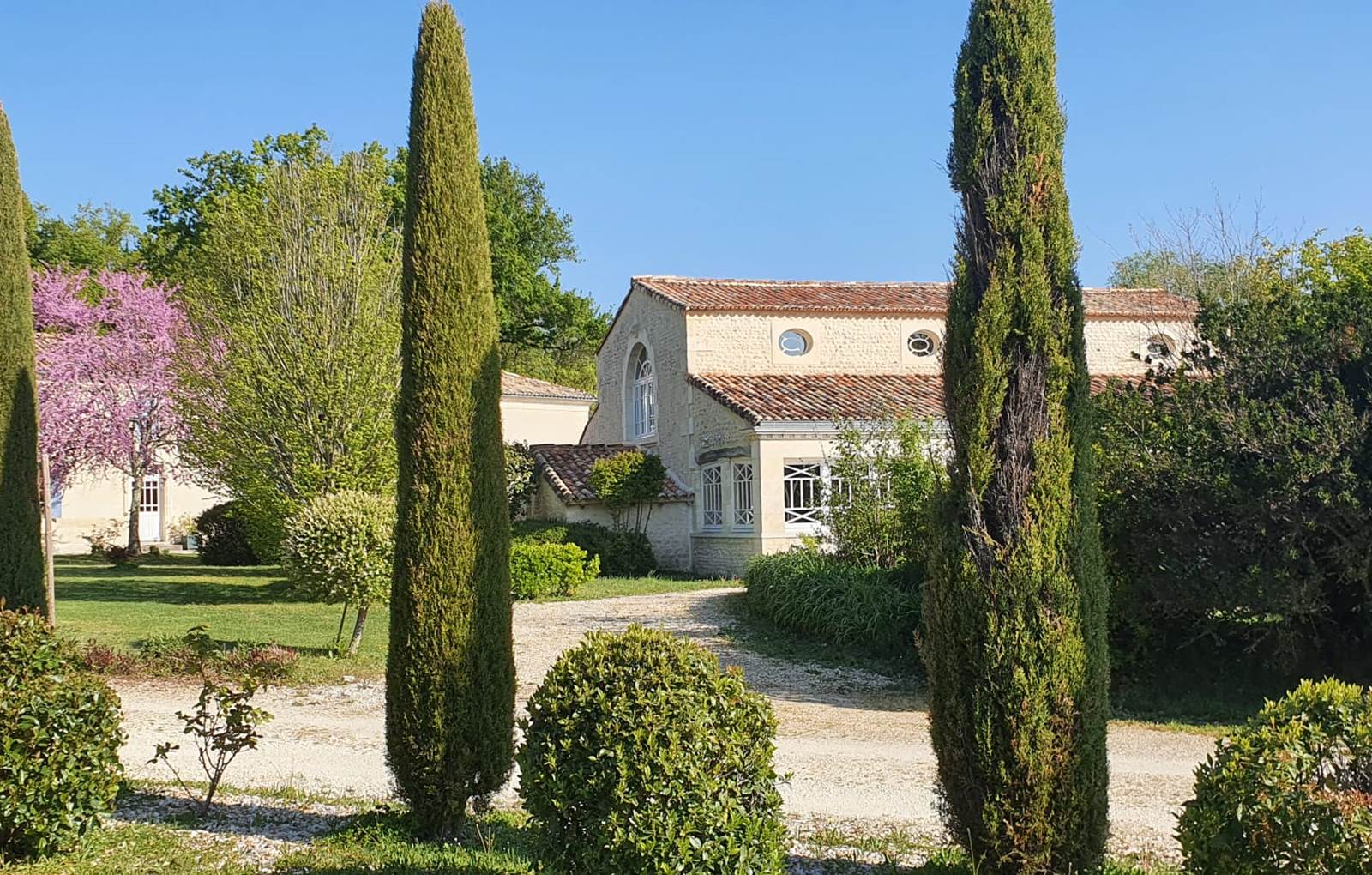 Domaine près de Jonzac-carousel
