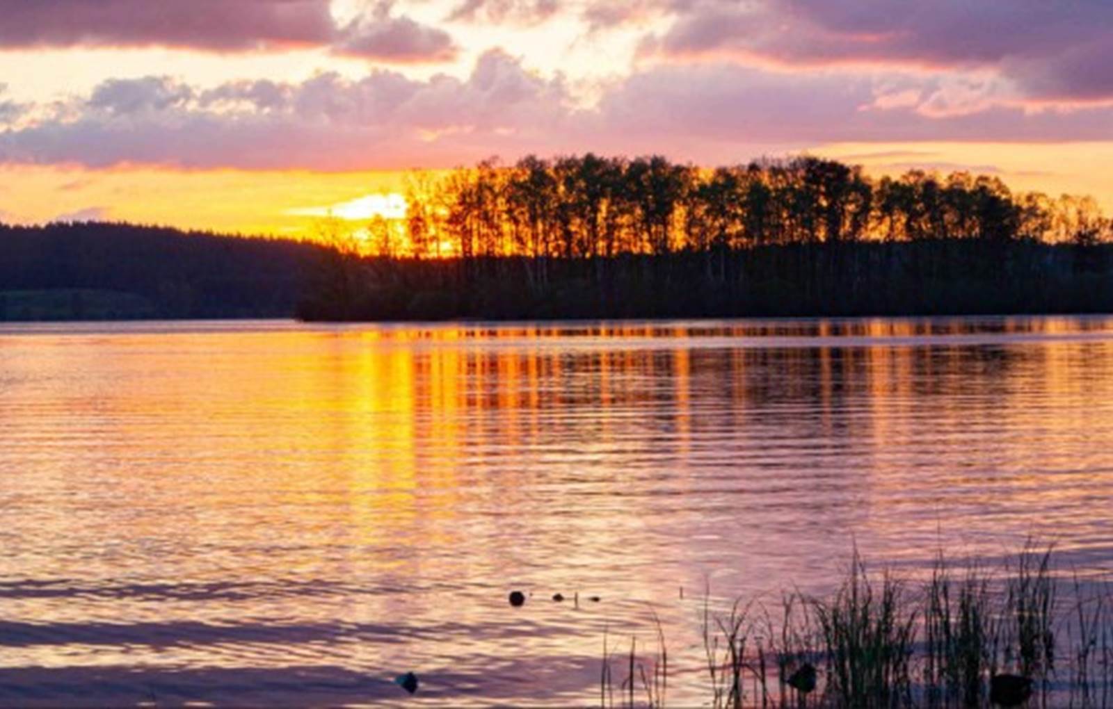 lac de vassiviere coucher de soleil-carousel