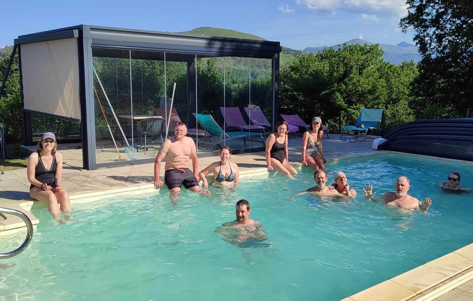 Pisicine compostelle soleil pays basque-carousel