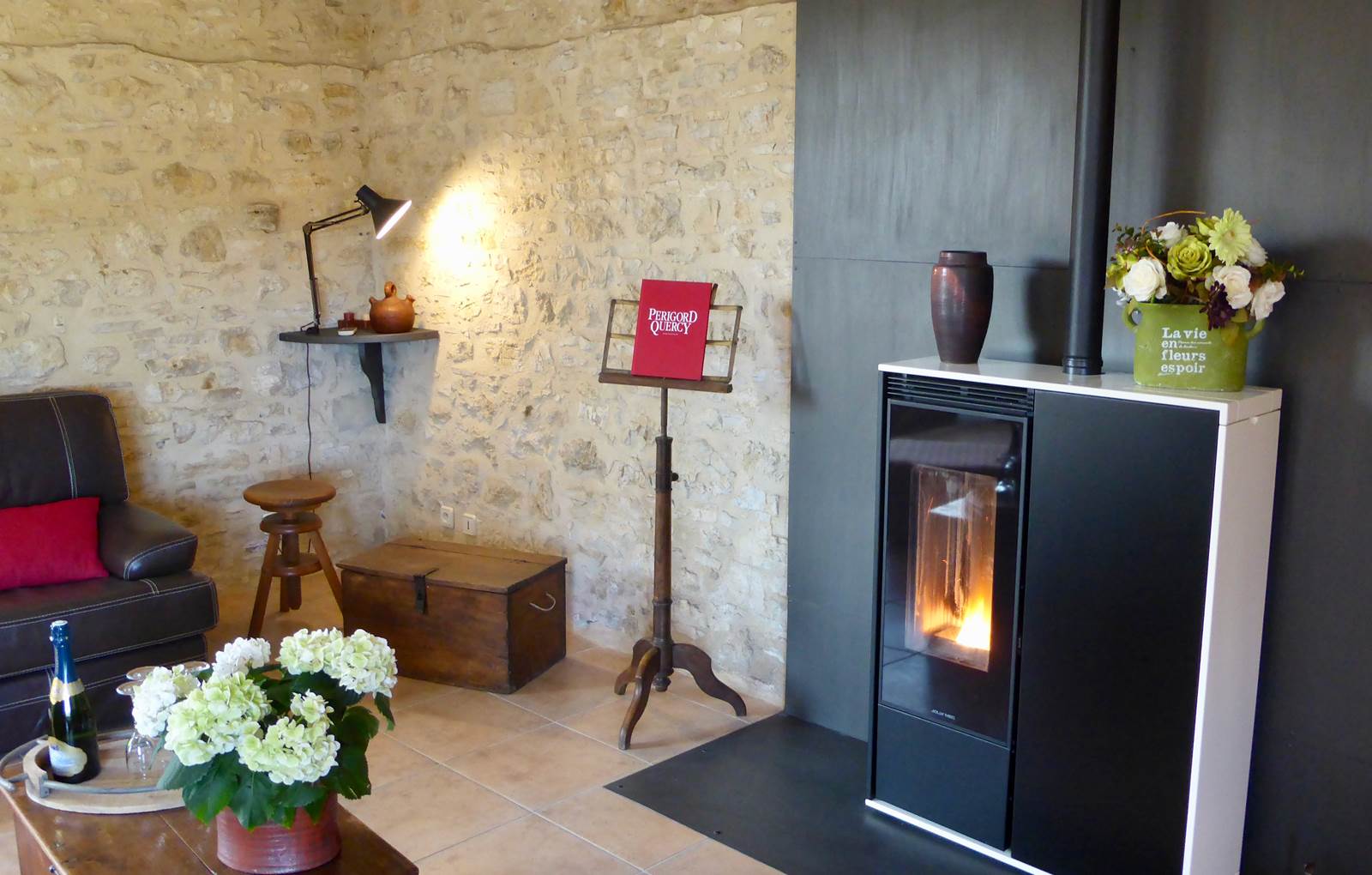 Maison Le Causse, chauffage avec poêle à granulés de bois-carousel