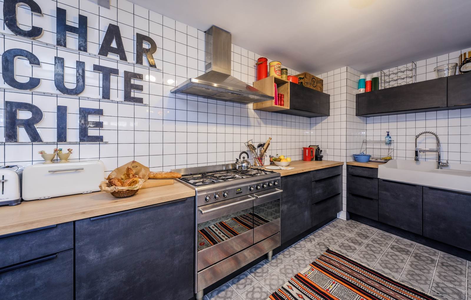 B Cuisine 1-carousel