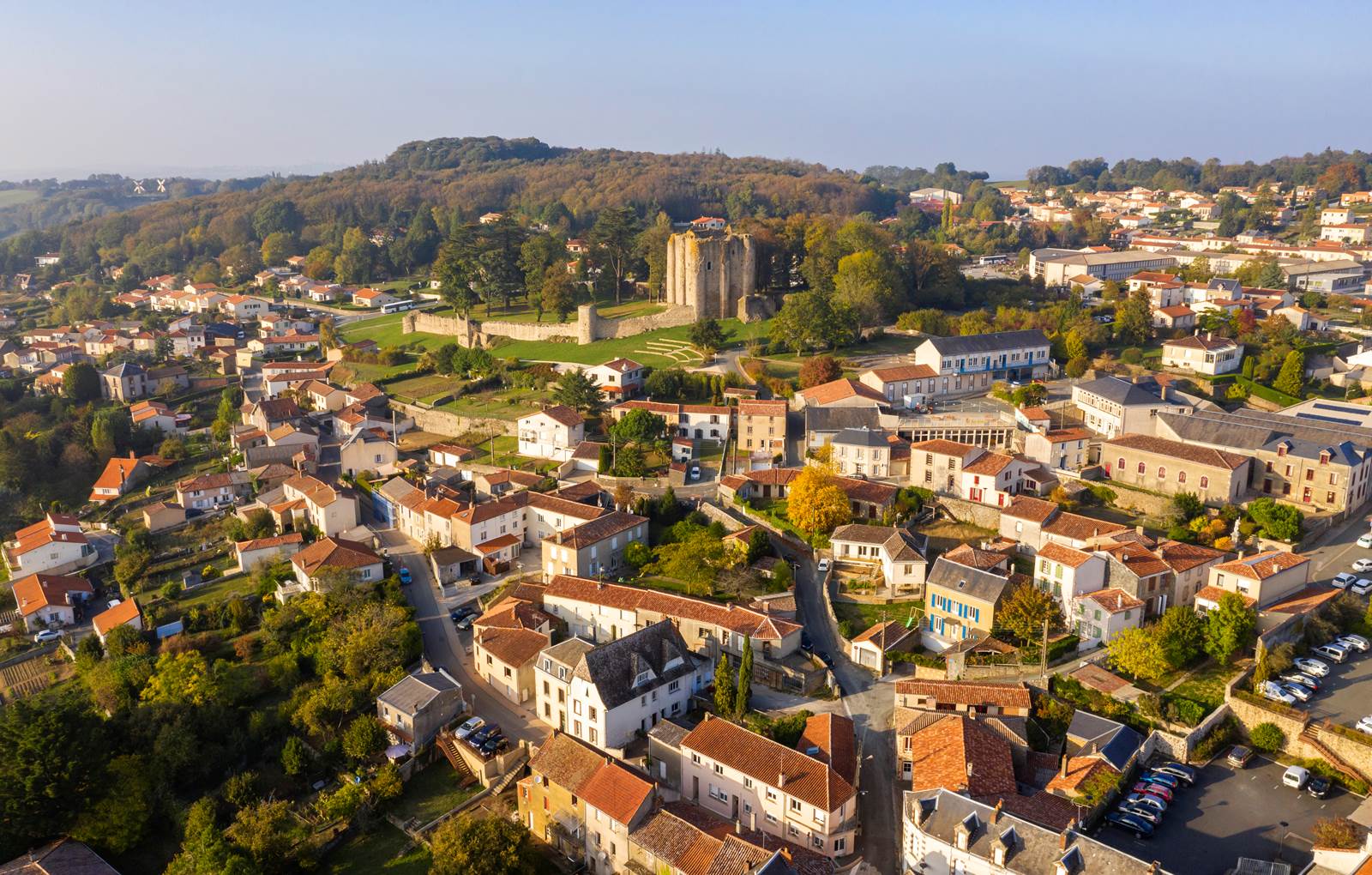 vue aérienne de pouzauges-carousel