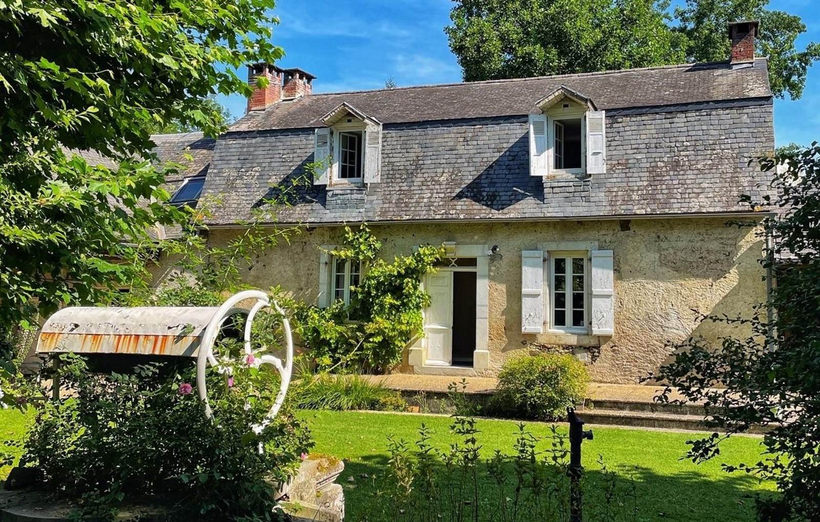 La façade côté sud-carousel