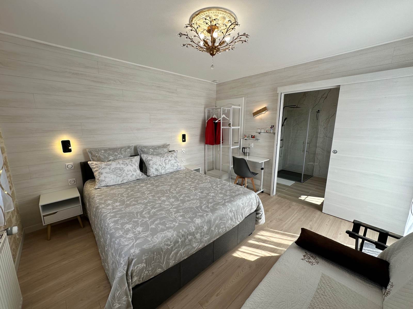 Chambre avec salle de bains privative