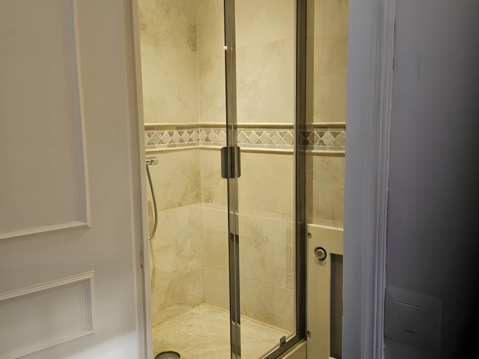 douche-chambre-philippe-bed-and-breakfast-saultchevreuil-villedieu