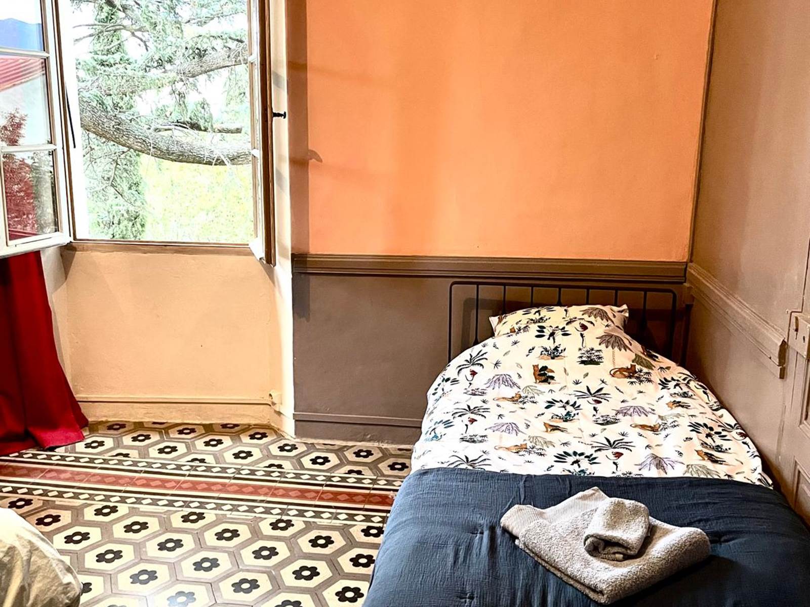 La Bastide du Cèdre-chambre eglise lit enfant