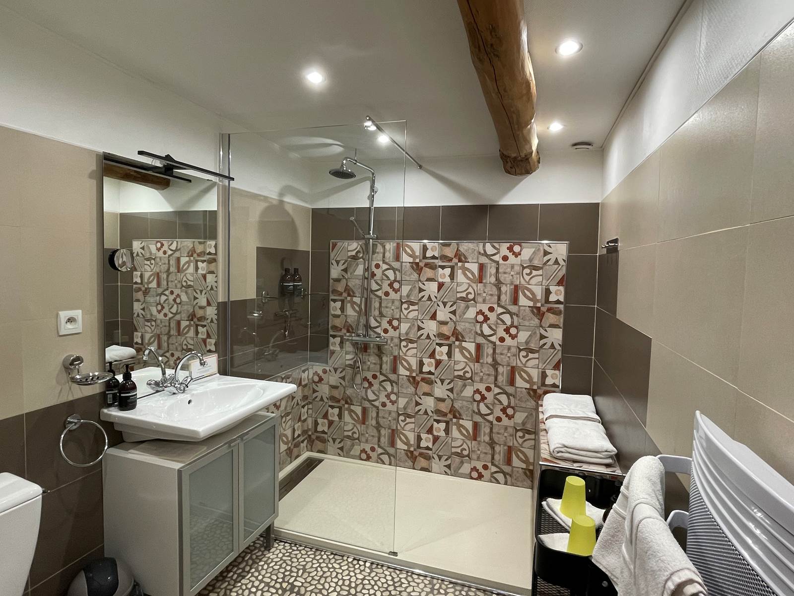 chambre julien salle de bain