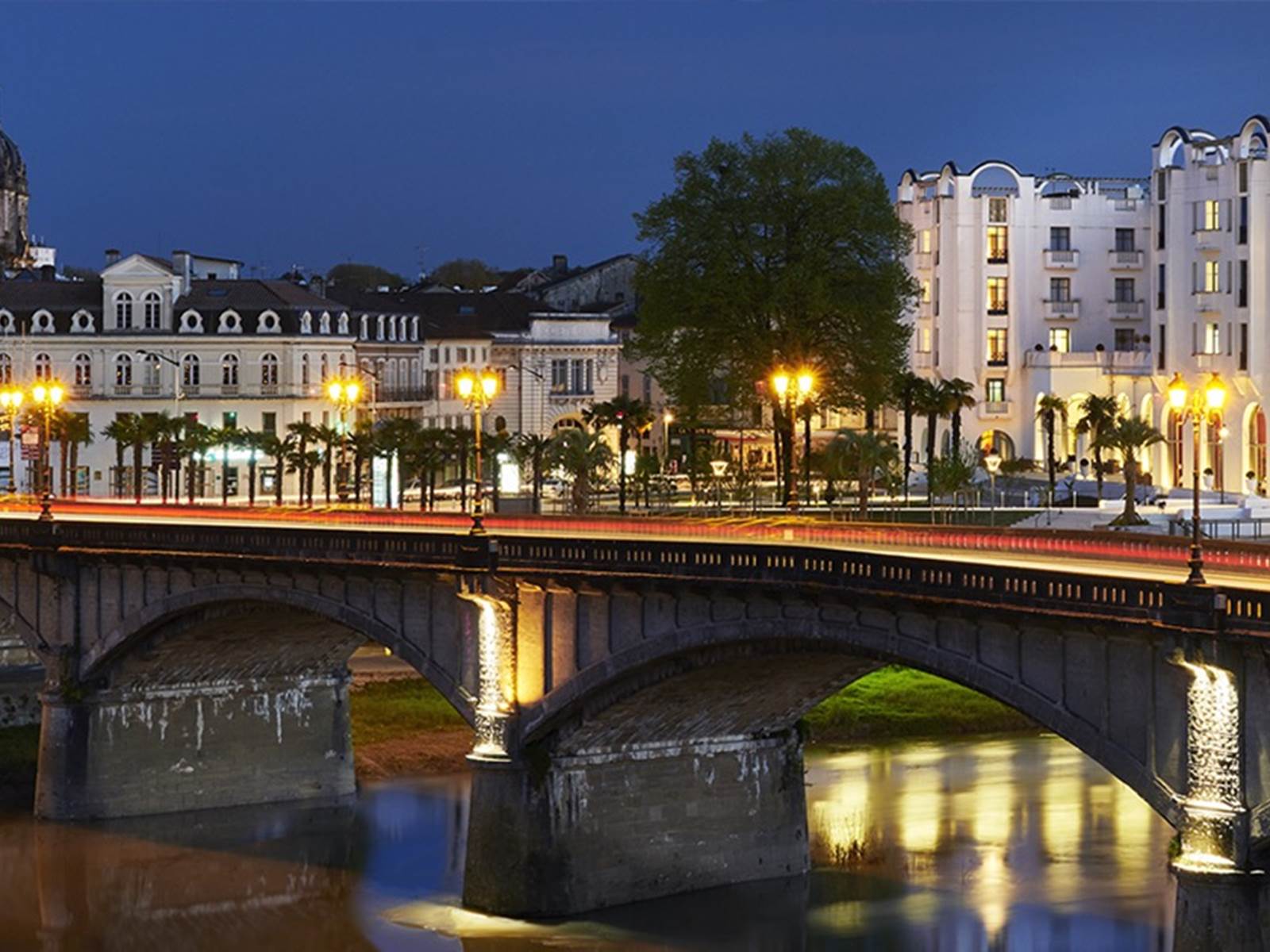 DAX BY NIGHT-carousel