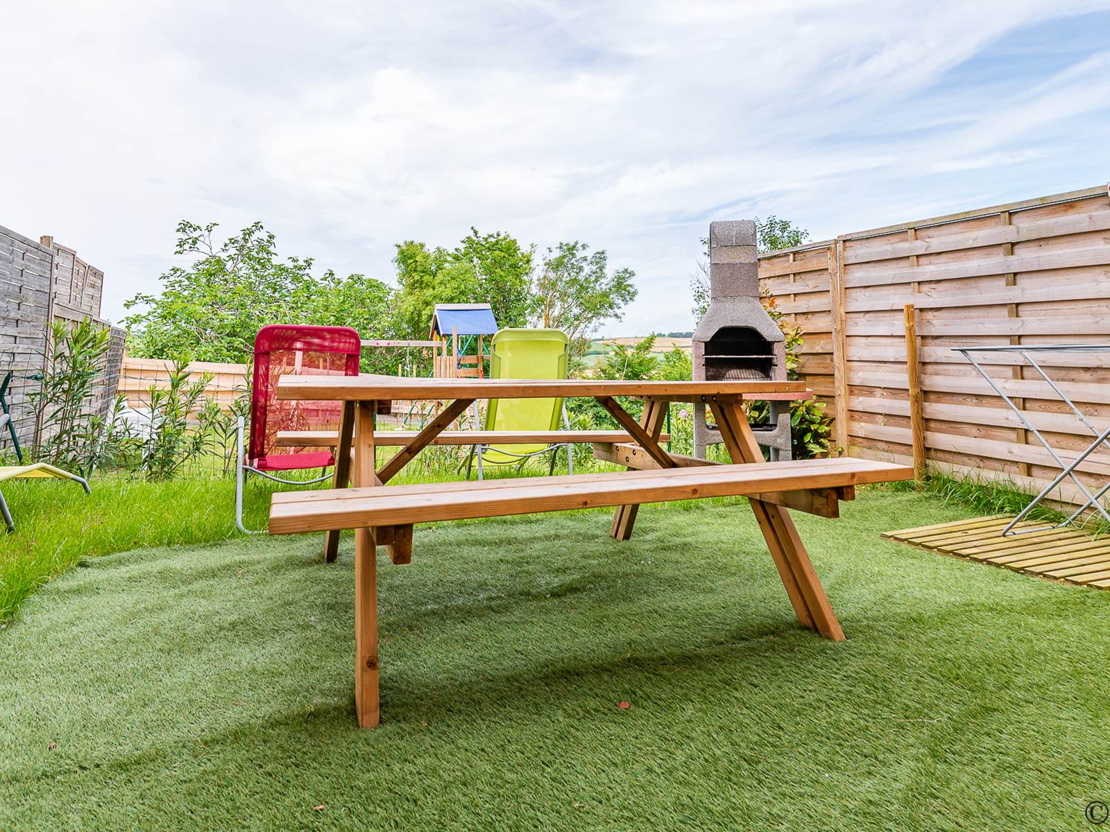terrasse privée du gite avec barbecue