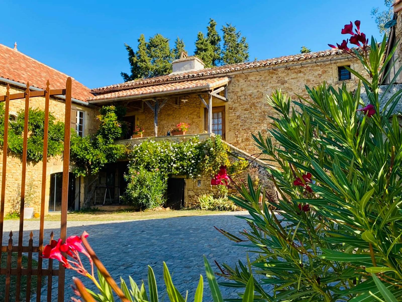 Entrée privatisée Grande Maison