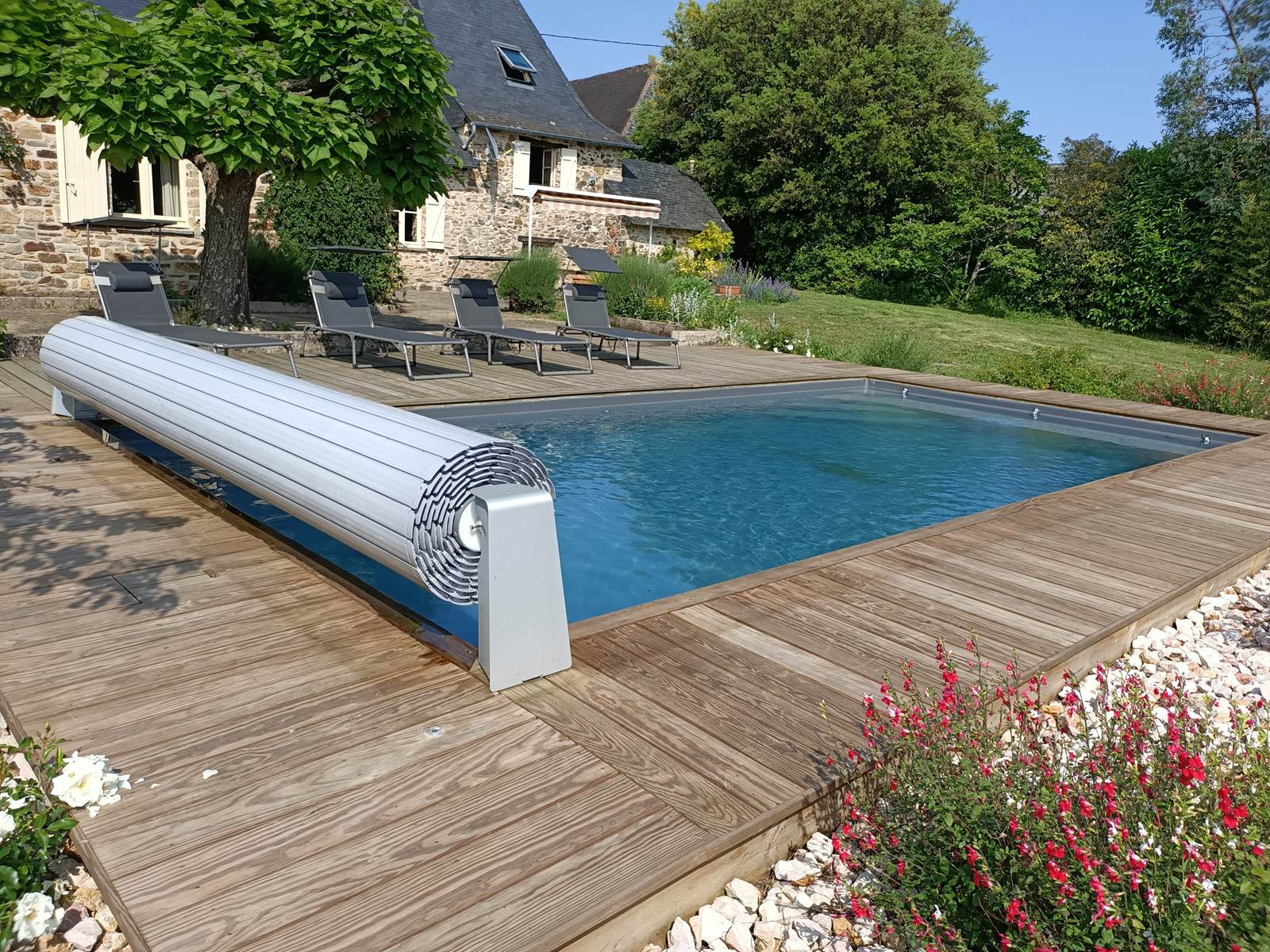 Piscine indépendante en pleine nature