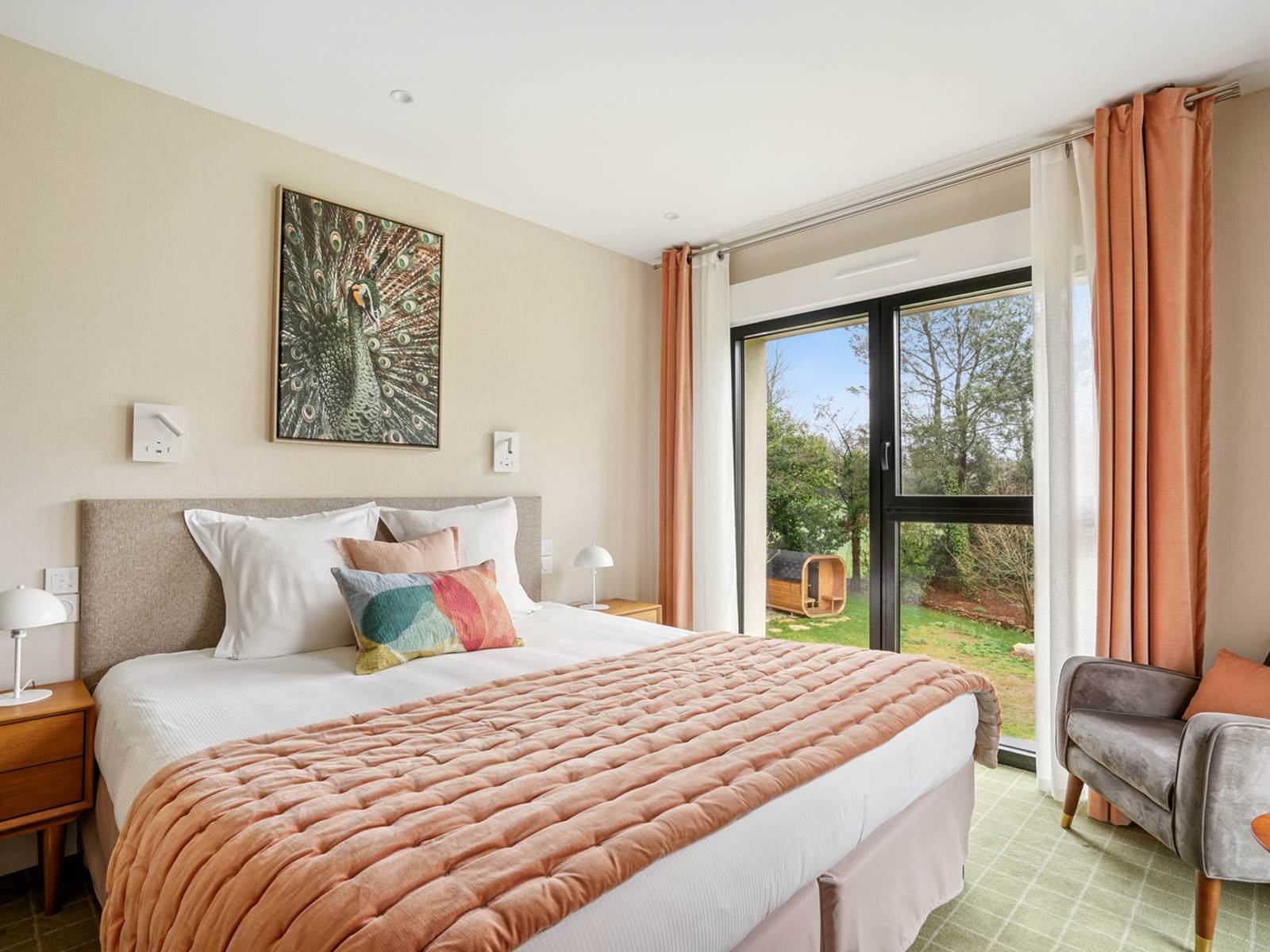 chambre-privilege-vue-jardin-sauna-hotel-arradon