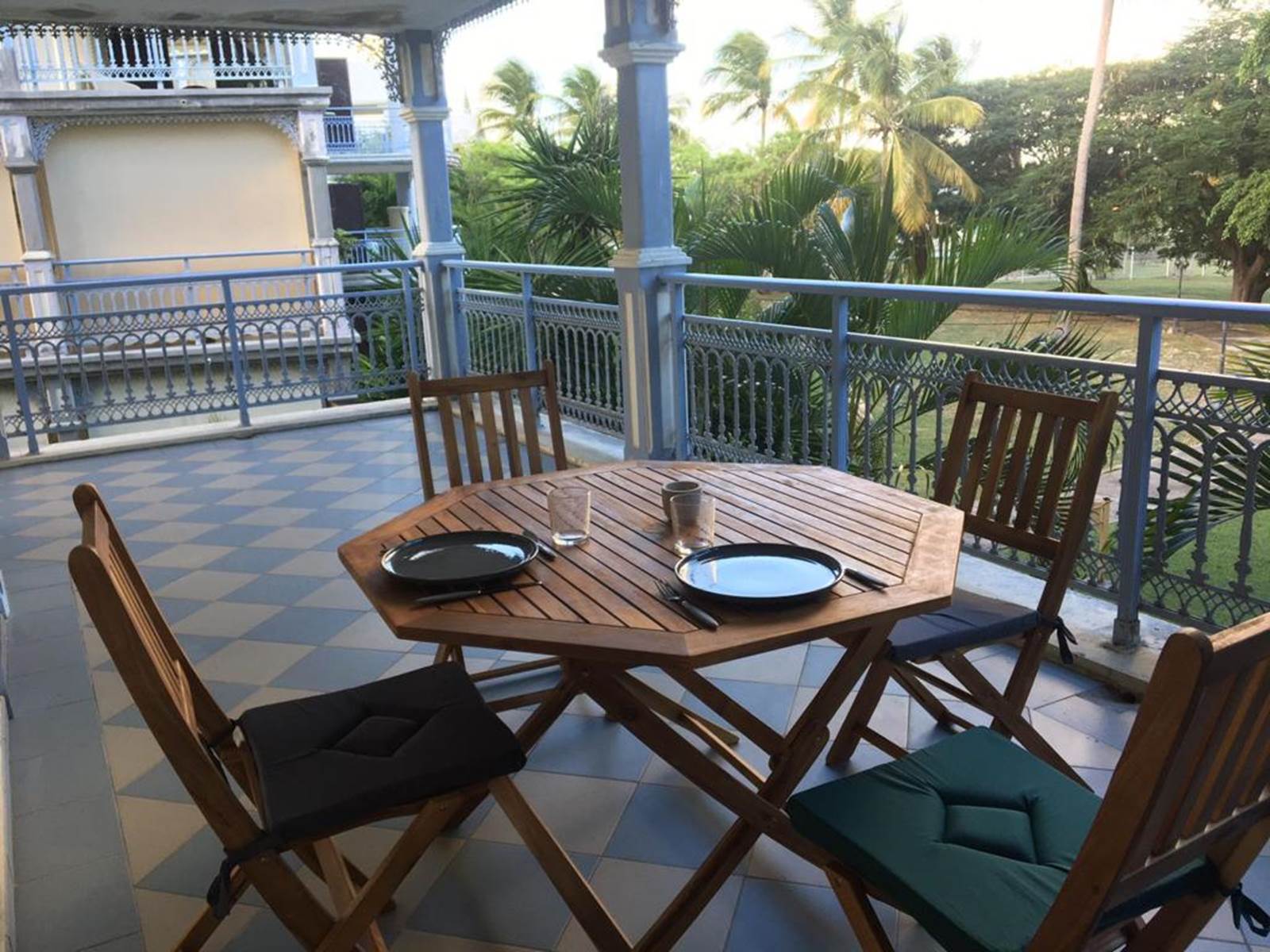 Terrasse couverte vue sur le jardin